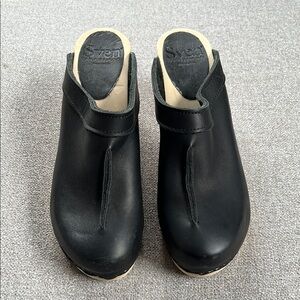 Sven Black Leather Heeled Clogs
